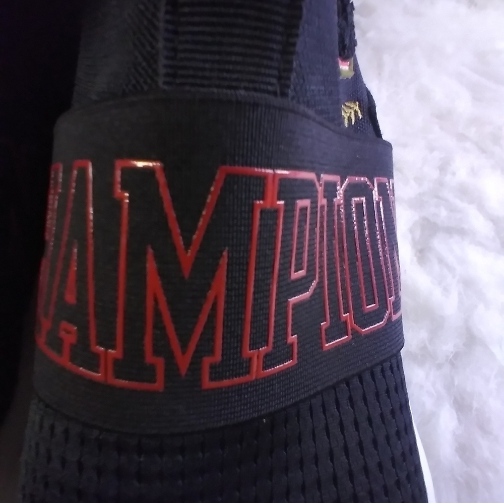 Champion sock style sneaker size 9M mens - Picture 7 of 8
